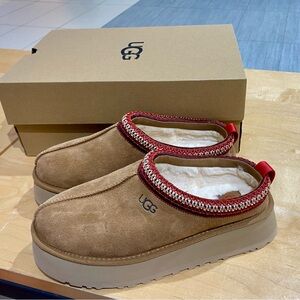 BNIB UGG Women's Tazz Slippers (size 9)